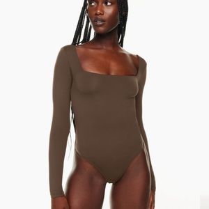Aritzia Babaton Contour Squareneck Longsleeve Bodysuit